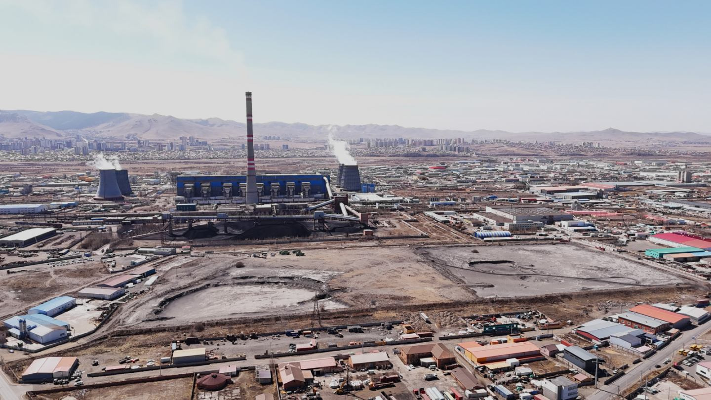 “Дулааны тавдугаар цахилгаан станц” төсөл хэрэгжих талбайн үнсийг зөөж эхэллээ